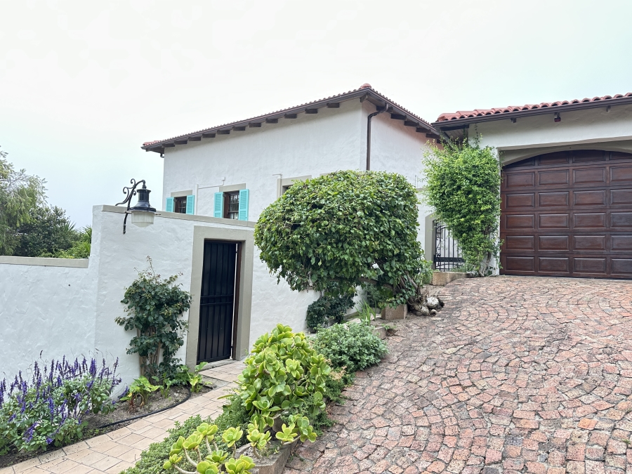 6 Bedroom Property for Sale in Kingfisher Creek Western Cape